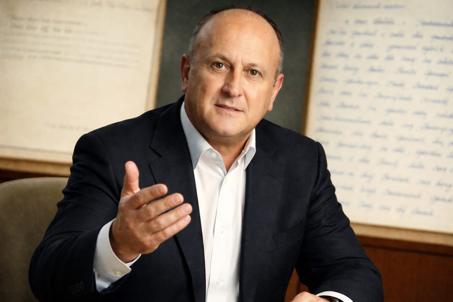 Documente publicate integral arată că Dan Șucu a semnat un angajament cu Securitatea și a scris 58 de note informative