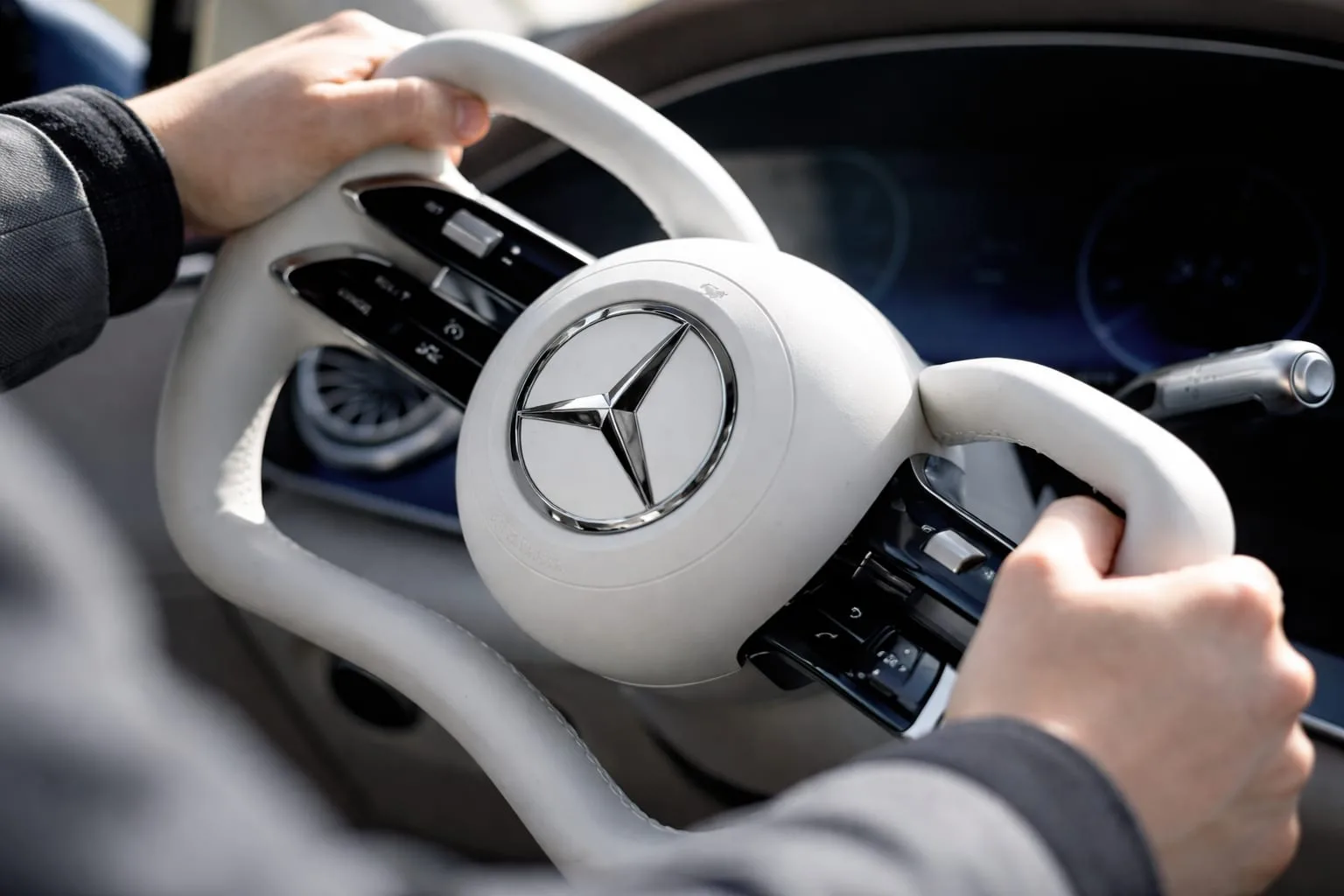 Mercedes-Benz se confruntă cu un posibil blocaj în SUA și o scădere a vânzărilor de 30% în China