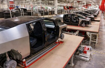 Tesla dă în judecată un furnizor pentru a recupera echipamente esențiale producției Cybertruck