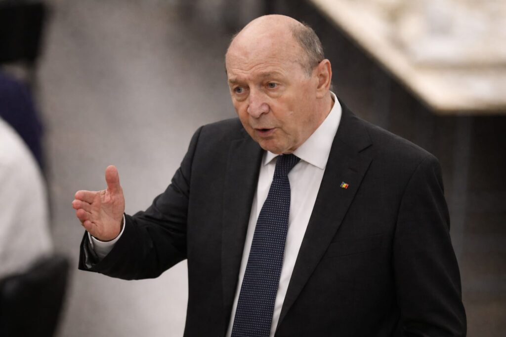 Traian Băsescu susține că Rusia testează reacția României cu drone și anticipează un atac în roi