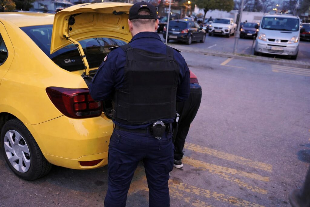 Amenzile rutiere neplătite în 90 de zile duc la suspendarea permisului de conducere din 25 august