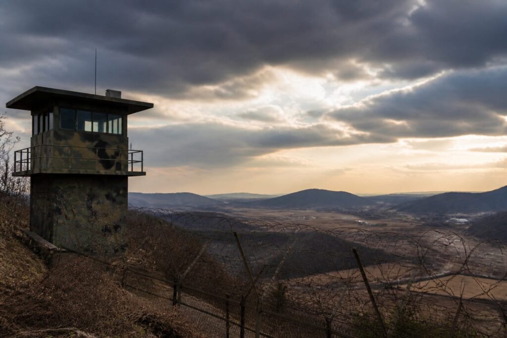 Armata sud-coreeană a tras focuri de avertisment după ce militari nord-coreeni au trecut linia de demarcație