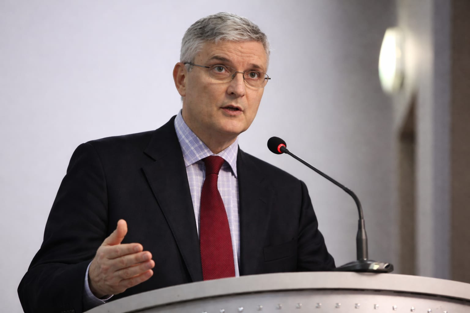 Daniel Dăianu: O reducere de taxe în 2027 ar trimite automat ratingul României la nivelul junk