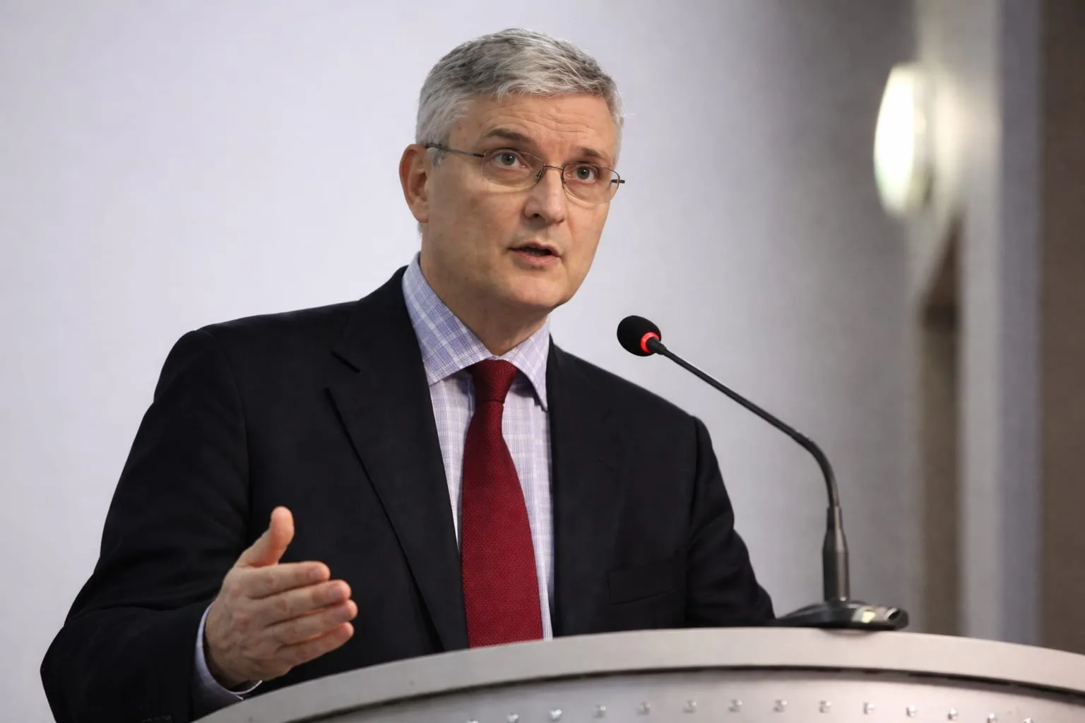 Daniel Dăianu: O reducere de taxe în 2027 ar trimite automat ratingul României la nivelul junk