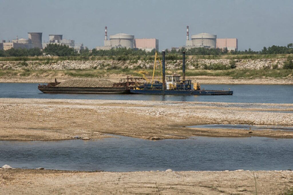 Debitele istorice ale fluviilor europene au oprit centrala de la Cernavodă și afectează economia