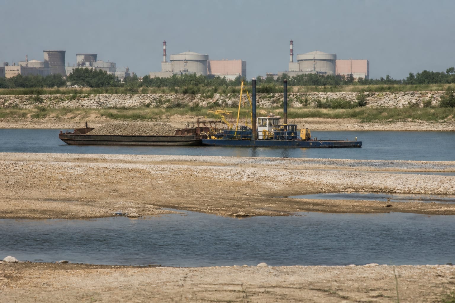 Debitele istorice ale fluviilor europene au oprit centrala de la Cernavodă și afectează economia