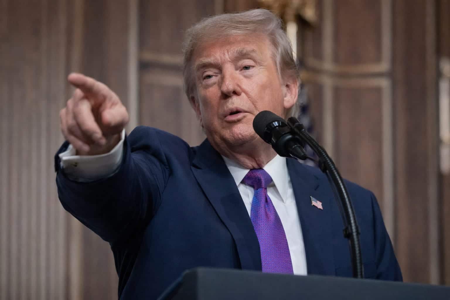 Donald Trump amenință Omanul cu bombardamente și revendică Strâmtoarea Ormuz