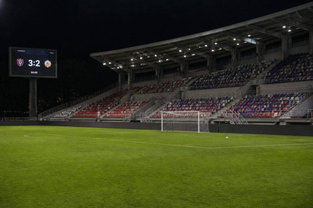FCSB a urcat pe primul loc în Superligă după victoria cu 3-2 în fața FC Botoșani
