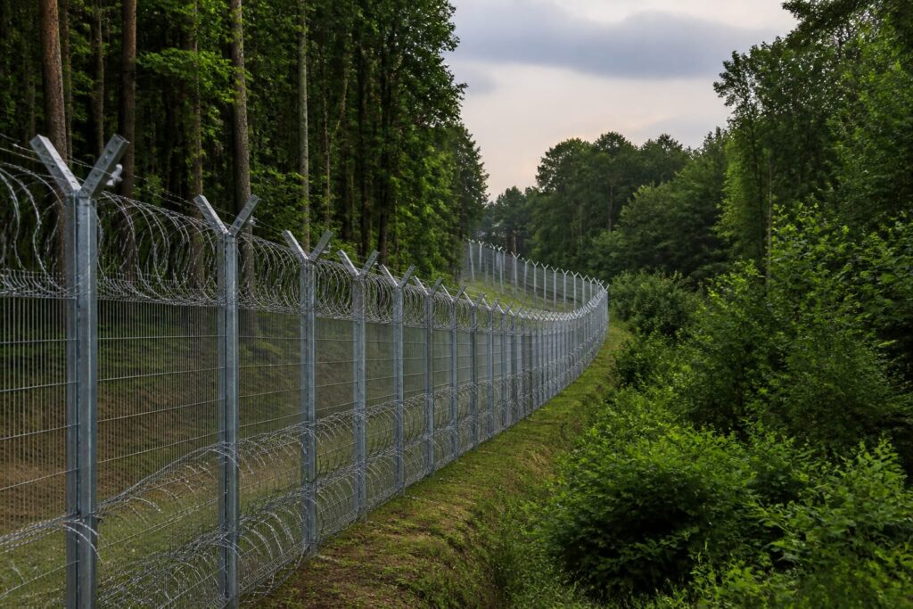 Letonia și-a închis frontiera cu Belarus după o dublare a tentativelor de trecere ilegală