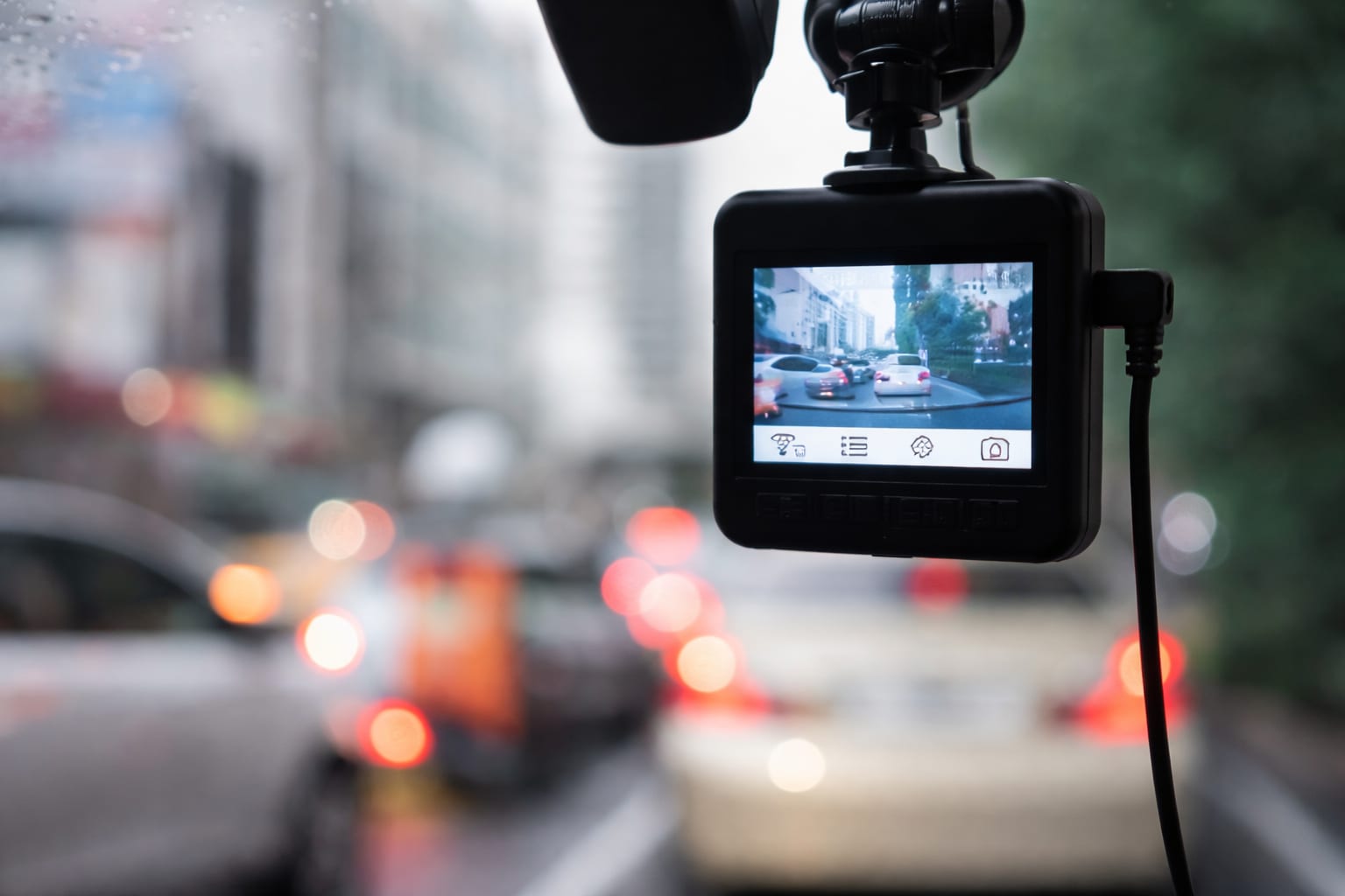 Publicarea filmărilor din trafic pe rețelele sociale poate încălca legea protecției datelor