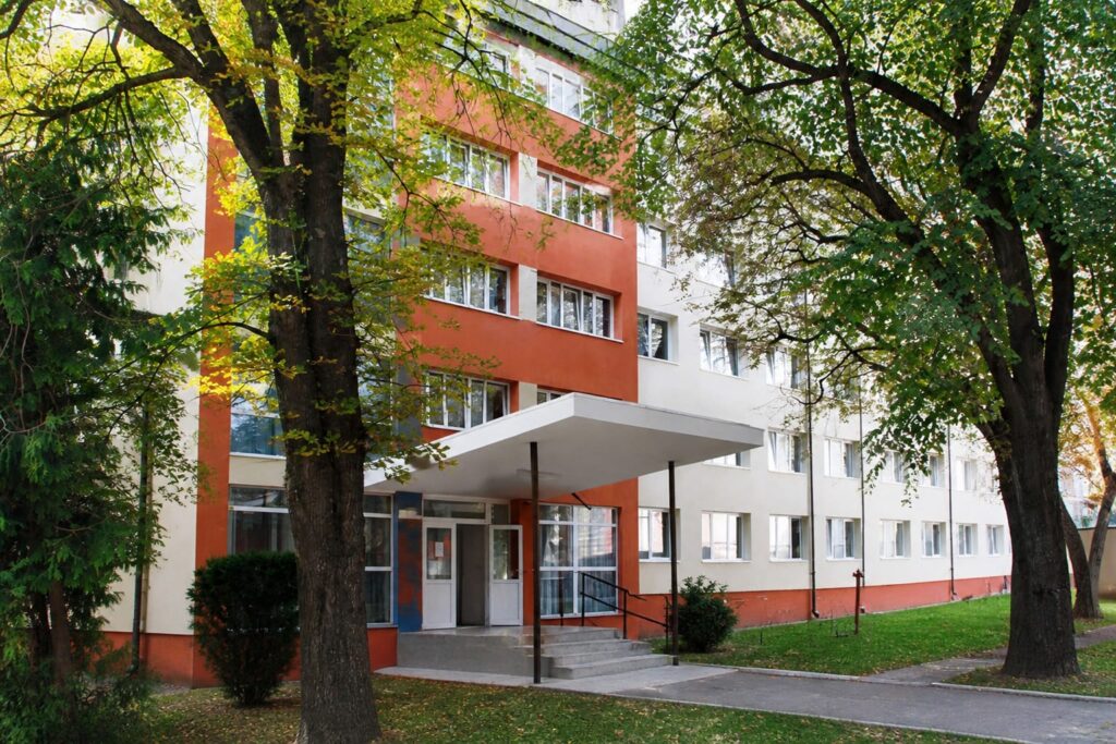 Studenți de la UAIC spun că locurile de cămin se oferă la schimb sau la vânzare, inclusiv cu 200-300 de euro