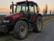 Un om a murit după impactul unei mașini cu un tractor pe DJ 504. Alți doi au ajuns la spital