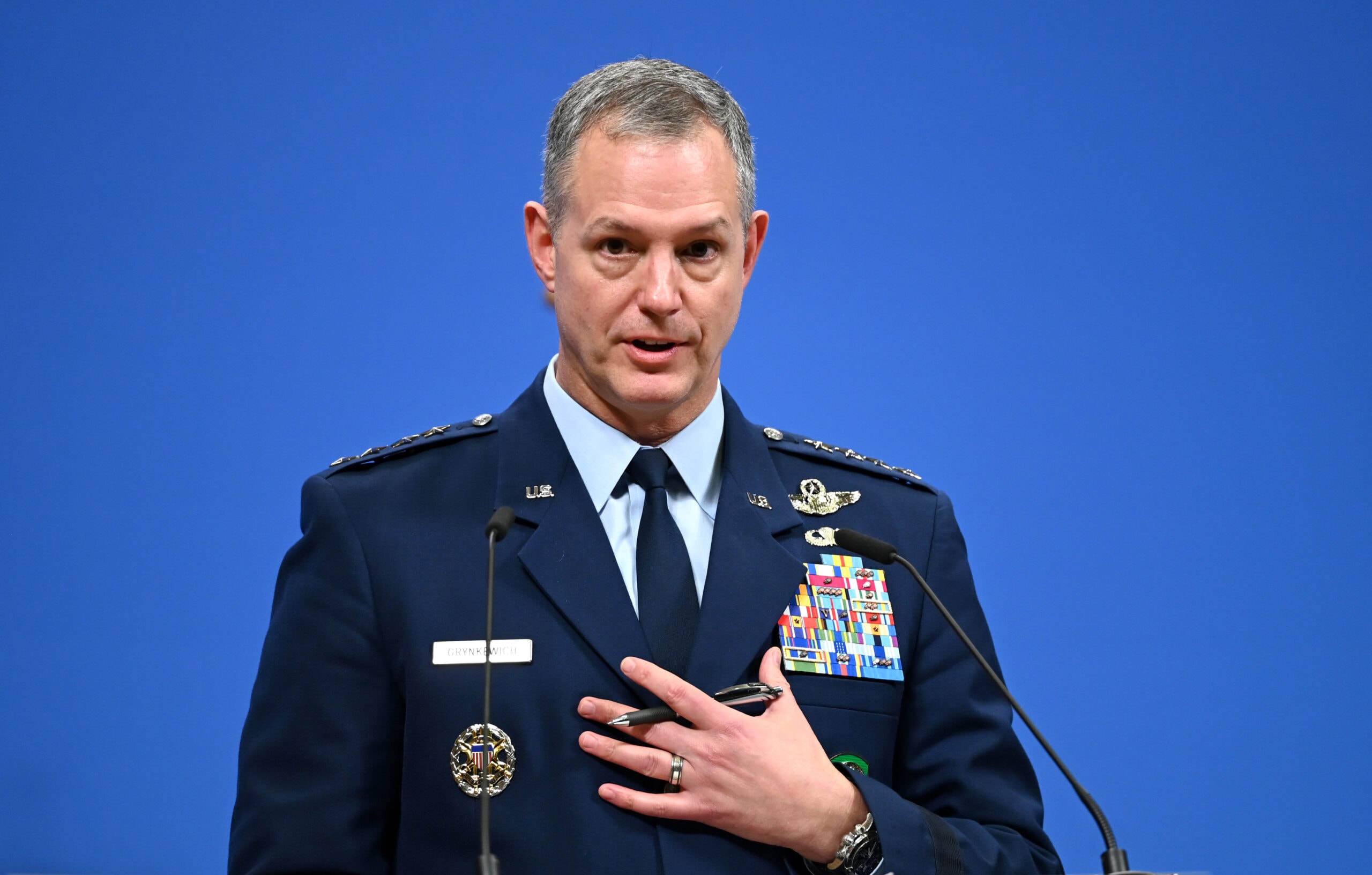General militar la pupitru